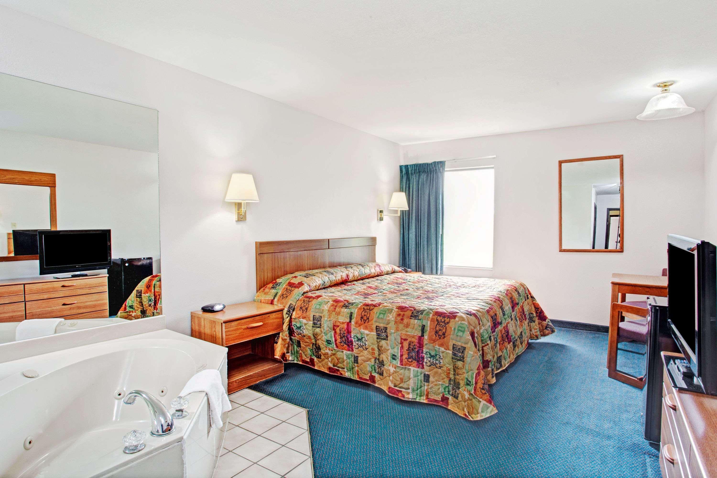 Super 8 By Wyndham Olive Branch Hotel Exterior photo